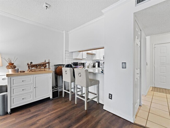 Building Photo - 4507 S Oak Dr