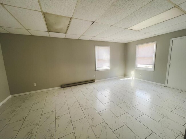 Building Photo - 2021 Hunters Cove Dr
