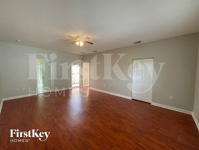 Building Photo - 377 NE 29th Terrace