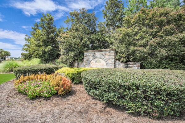 Building Photo - 127 Pine View Crossing