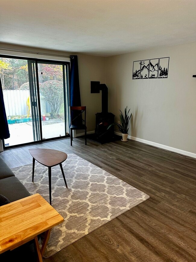 Building Photo - 22 Essex Grn Dr