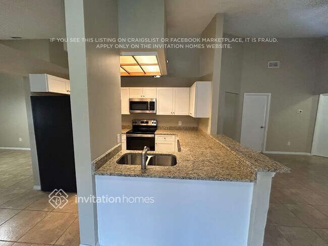 Building Photo - 2825 Mnr Hl Dr