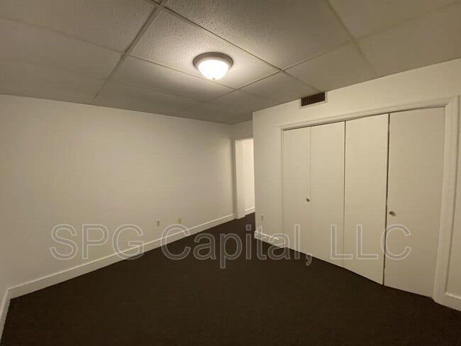 Building Photo - 5 Center Square