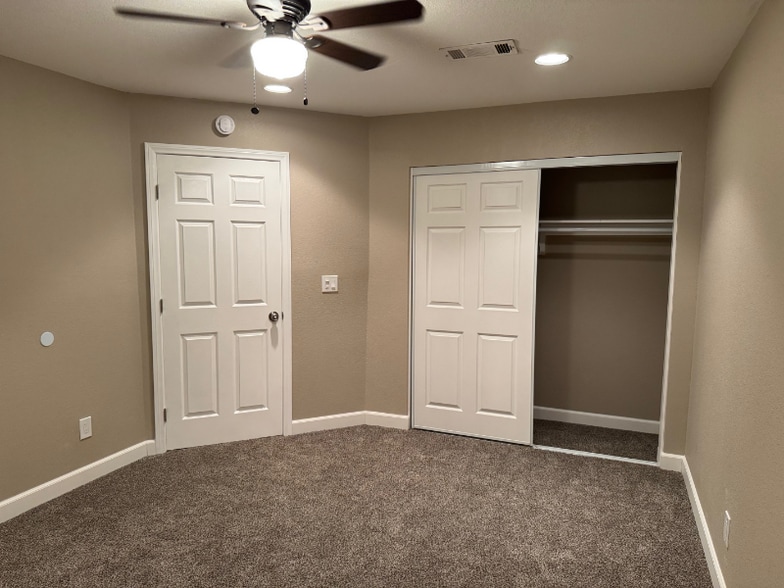 Building Photo - 16645 Valencia Ave