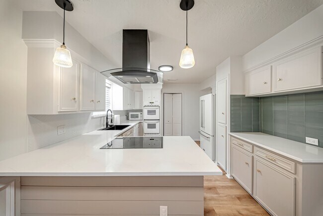 Building Photo - 16326 Heatherdale Dr