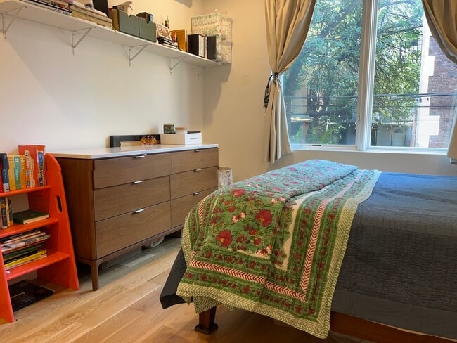 Building Photo - 311 Hart St