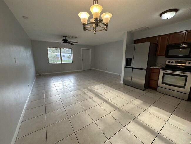 Building Photo - 8500 Sunset Dr