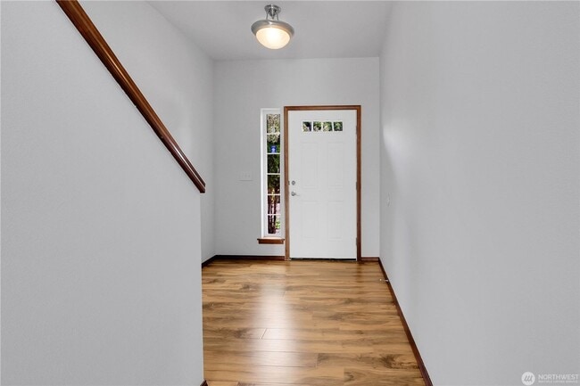 Building Photo - 302 Ave. -