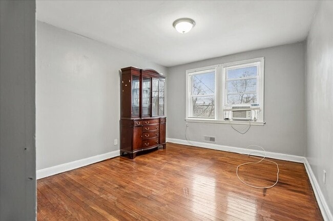 Building Photo - 3914 Erdman Ave