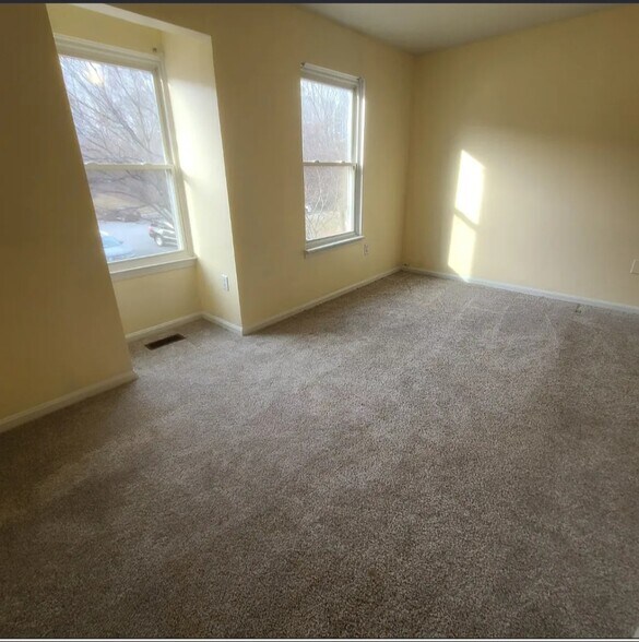 Building Photo - 15205 Valley Stream Dr