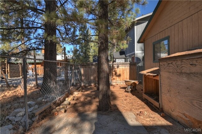 Building Photo - Big Bear City/Erwin Lake Area
