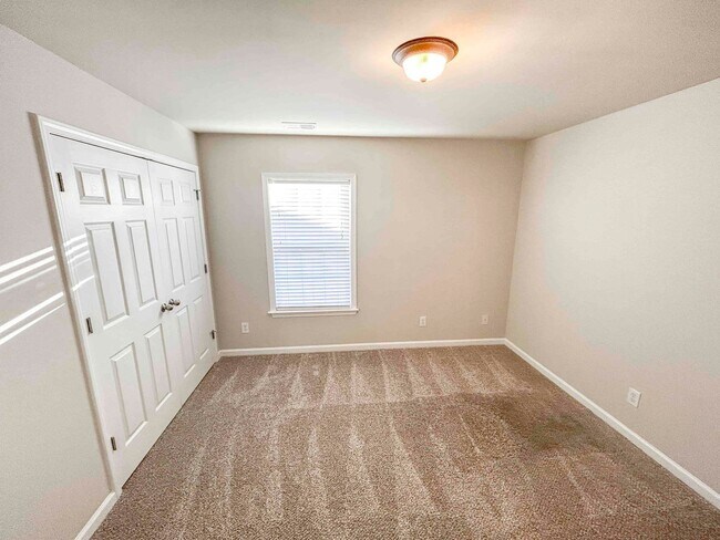 Building Photo - Immaculate 4 BR/3 BA Traditional in Acworth!