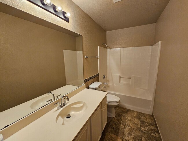 Building Photo - Spacious & Inviting 6-Bedroom Cedar Hill Home – Perfect for Your Next Move