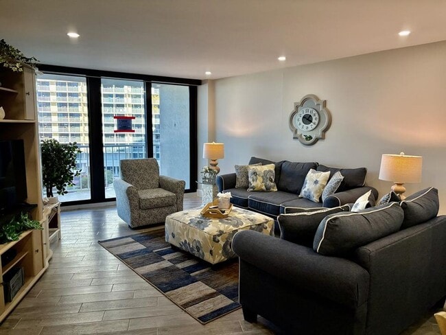 Building Photo - South Seas