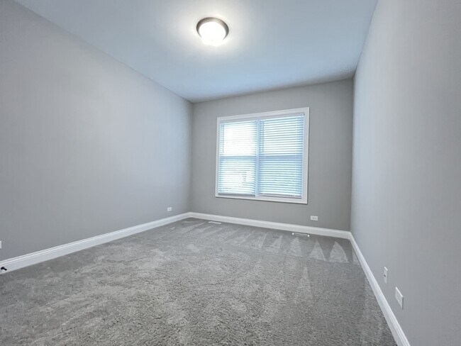 Building Photo - 718 Mallard Dr