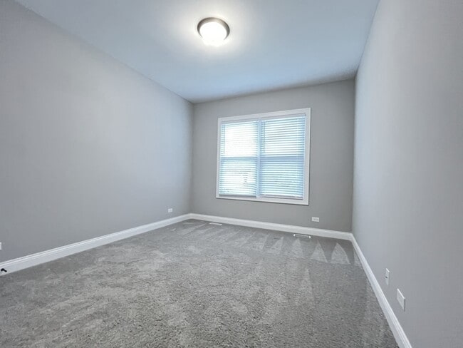 Building Photo - 724 Mallard Dr