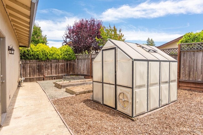 Building Photo - 2454 Dunaway Dr