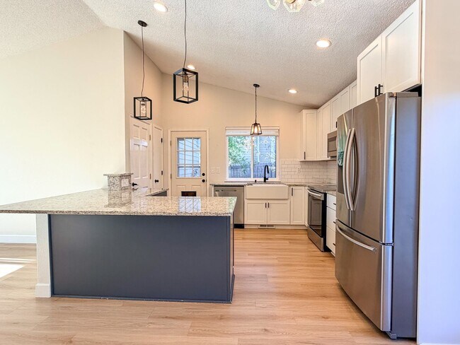 Building Photo - Updated Single-Family Home in Centennial!