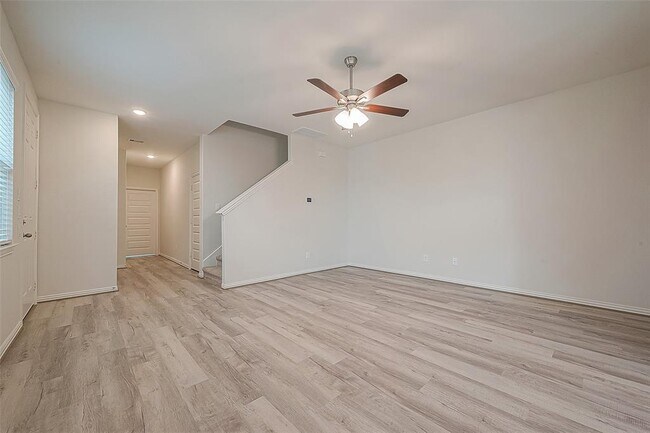 Building Photo - 27966 Western Crk Ct