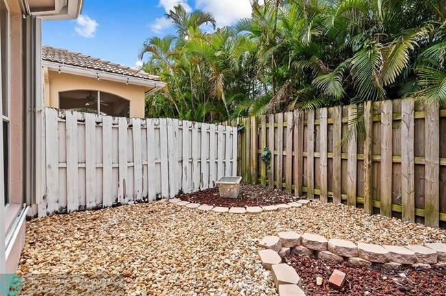 Building Photo - 9728 Vineyard Ct