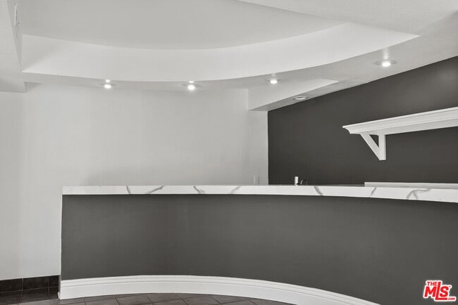 Building Photo - 745 Oxford Ave