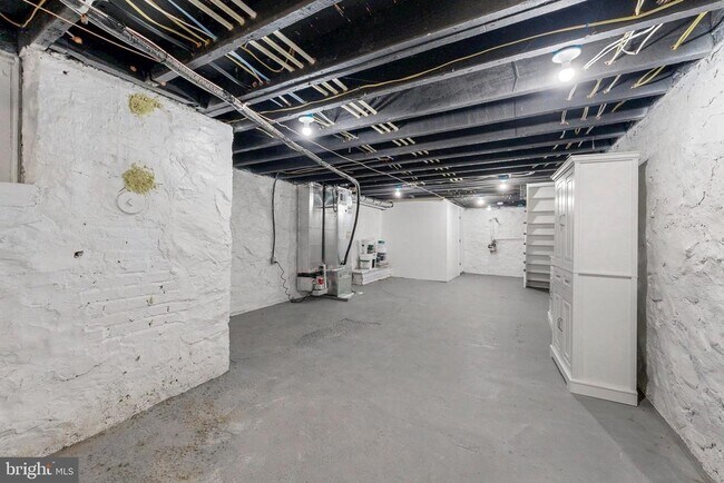 Building Photo - 2320 W Lexington St