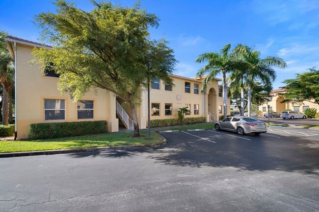 Building Photo - Beautiful 3-bedroom, 2-bathroom in Gated c...