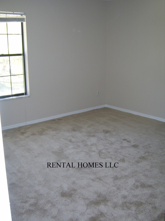 Building Photo - Two Story Townhome in Winter Park, Tile Th...