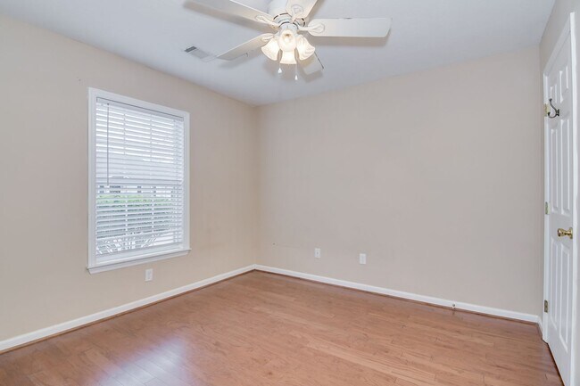 Building Photo - End Unit Townhouse