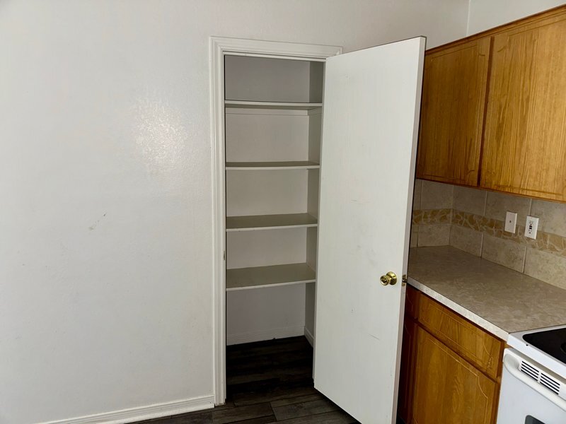 Building Photo - 402 Topeka Ct