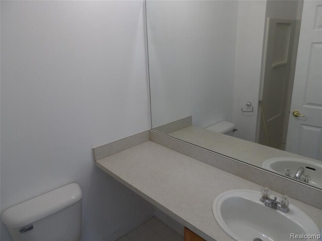 Building Photo - 14321 Vauxhall Dr