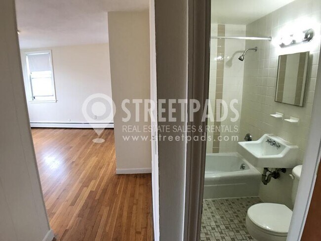 Building Photo - 1 bedroom in Boston MA 02135