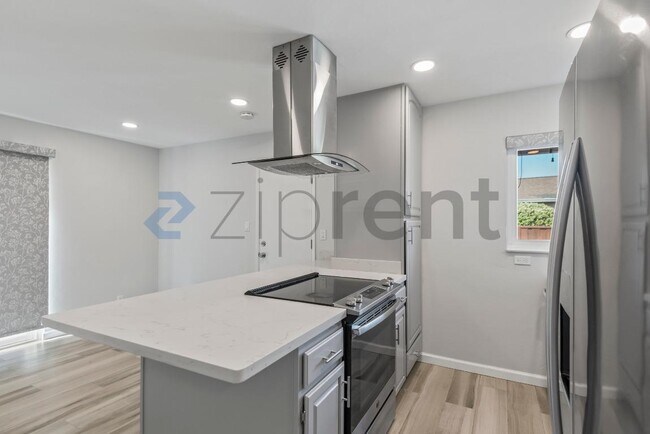 Building Photo - 6258 Castillon Dr