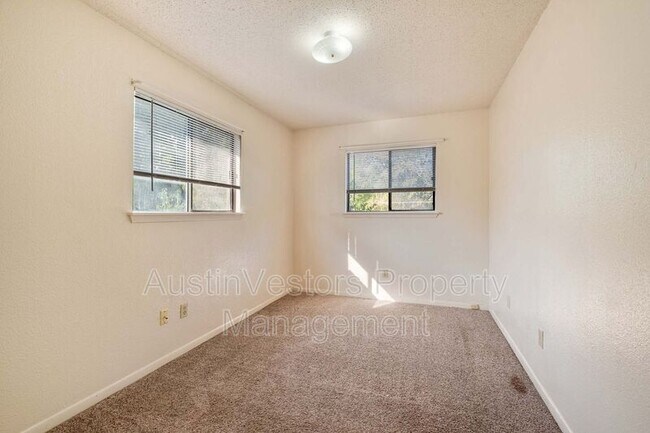 Building Photo - 200 Concho St
