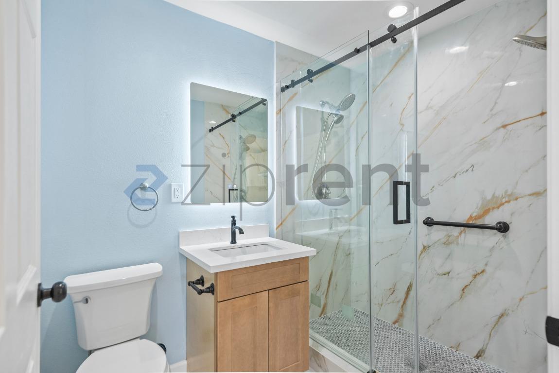 Building Photo - 732 W Edmundson Ave