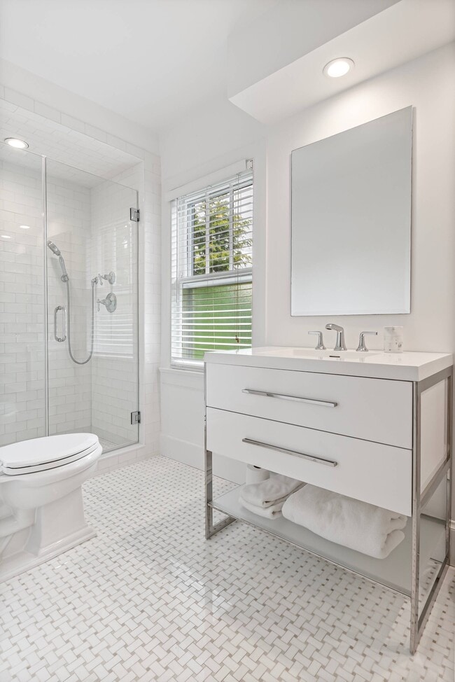 Building Photo - 61 Jennings Ave