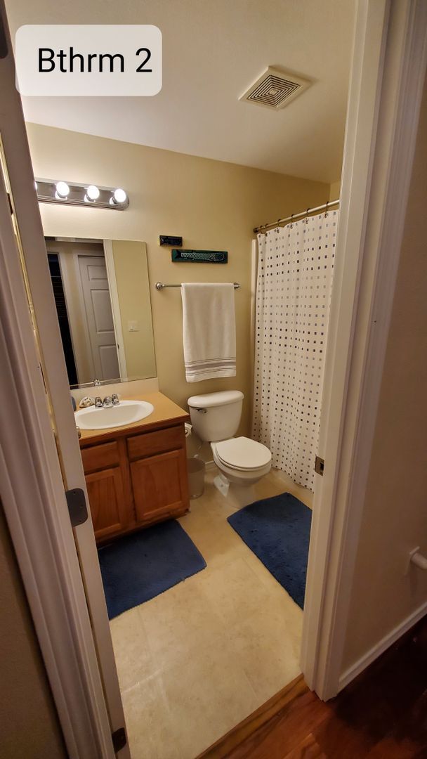 Building Photo - Charming 3 Bed, 2 Bath House with 2 Car Garage, Fenced Backyard and Central AC!