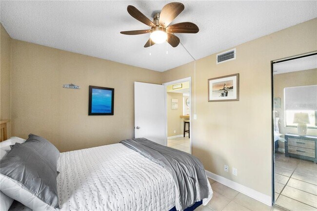 Building Photo - 1515 Pinellas Bayway S