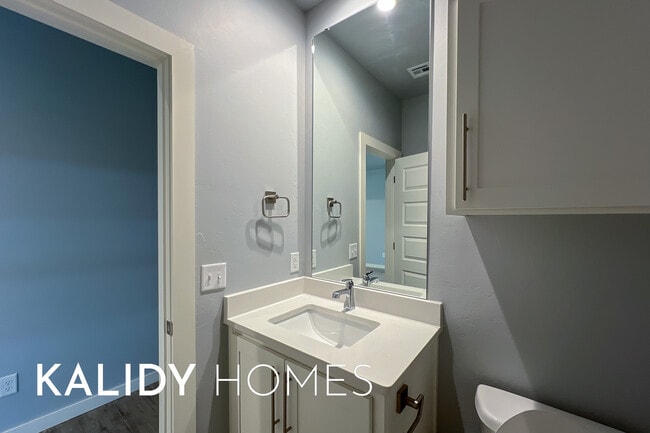 Building Photo - 12624 E Hefner Rd