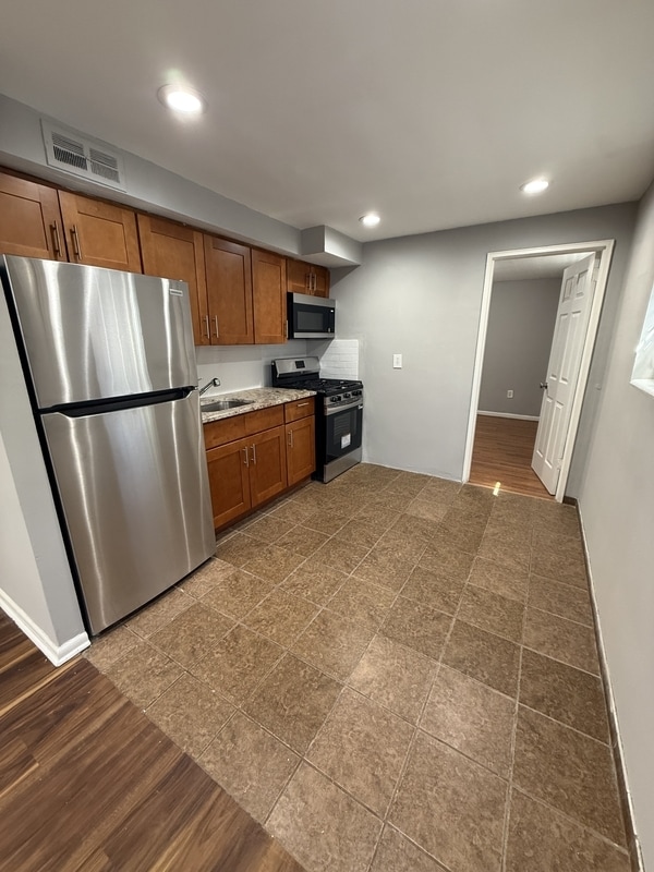 Building Photo - 4132 Longshore Ave