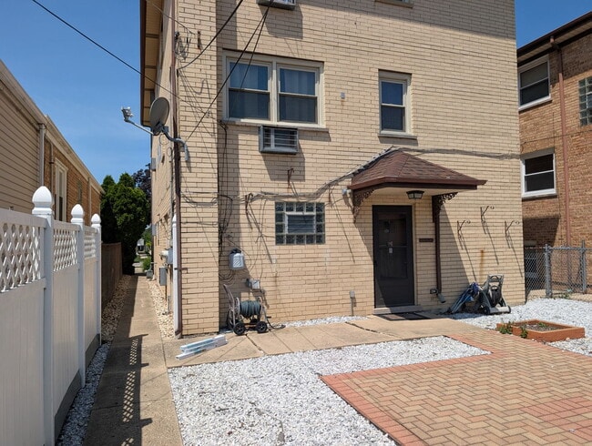 Building Photo - 2411 N 77th Ct