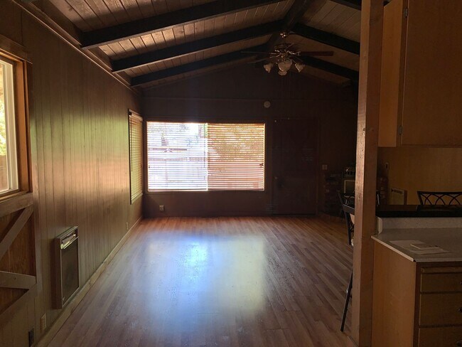 Building Photo - 4043 Greenwood Rd