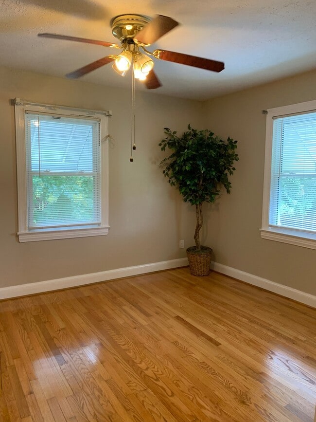 Building Photo - Beautiful 5 bed/2 bath house