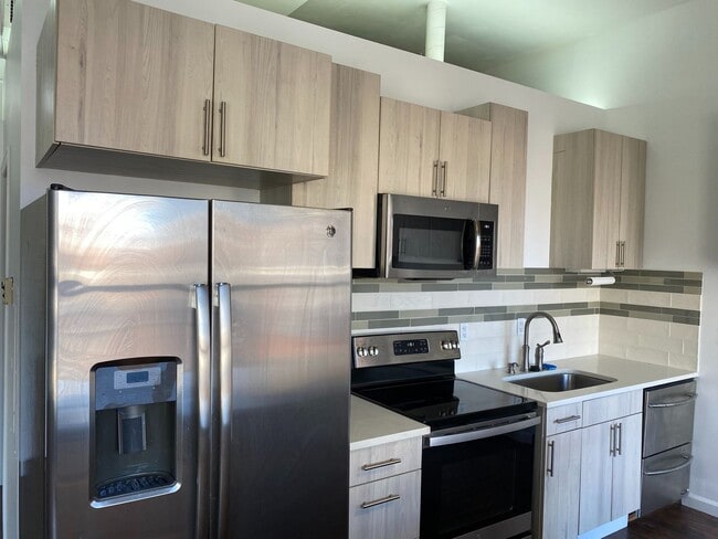 Building Photo - 2 Bedroom Downtown Denver Loft w/ Parking Spot! Available April 1st!
