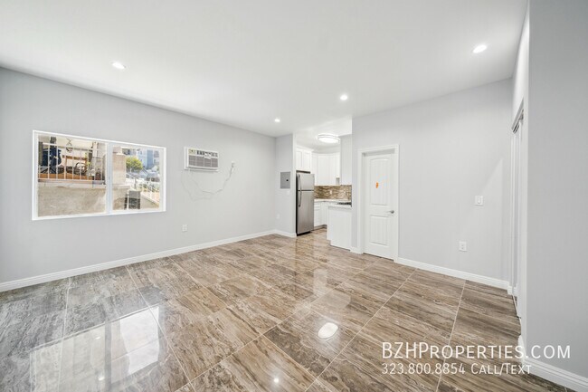 Building Photo - 1267 1/2 Vin Scully Ave-3