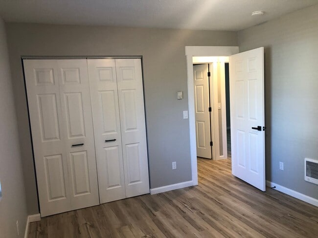 Building Photo - Updated 3 bedroom 2 bath house in Veneta!