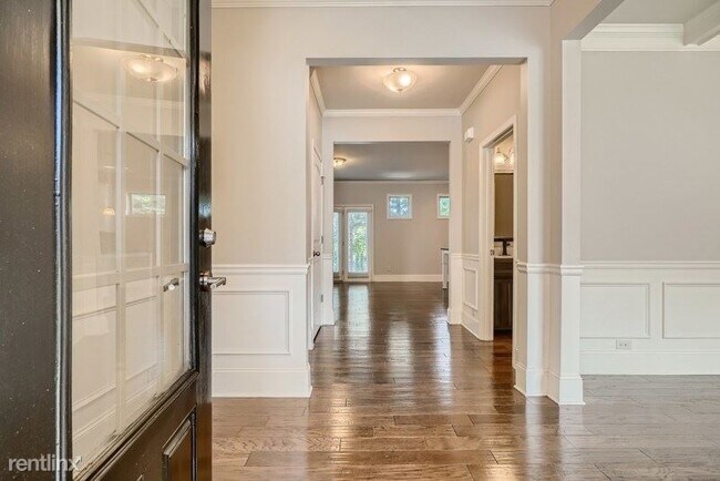 Building Photo - 4 br, 2.5 bath House - 6410 Country Lake R...