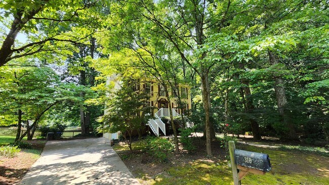 Building Photo - 310 Milesford Ct