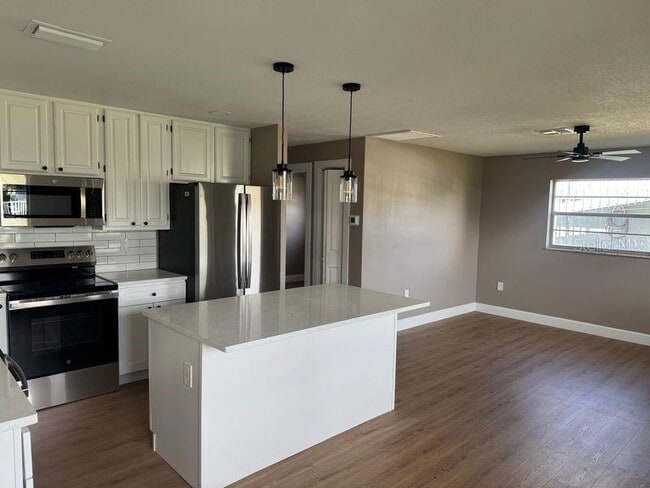 Building Photo - 4243 Tahiti Dr