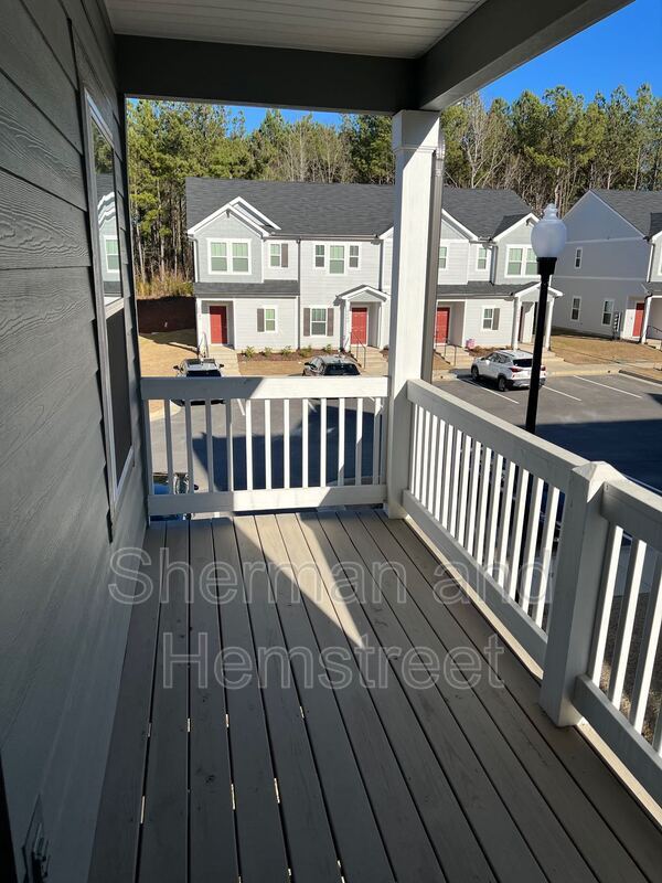 Building Photo - 2040 Lotus Dr